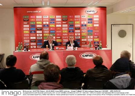 Aktuell Fußball, PK Nationalteam Österreich SOCCER - UEFA EURO EM Europameisterschaft Fussball 2016 quali, AUT vs LIE VIENNA,AUSTRIA,12.OCT.15 - SOCCER - UEFA European Championship EM Europameisterschaft 2016, European Qualifiers, OEFB international match Länderspiel Austria vs Liechtenstein. Image shows press officer Wolfgang Gramann (OEFB) and head coach Marcel Koller (AUT). GEPAxpictures xWalterxLuger