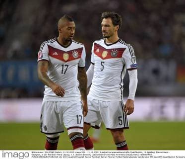 11.10.2015, Fussball Europameisterschafts-Qualifikation, 10.Spieltag, Deutschland - Georgien, in der Red Bull Arena Leipzig. v.li: Jerome Boateng (Deutschland) und Mats Hummels (Deutschland) nachdenklich. 