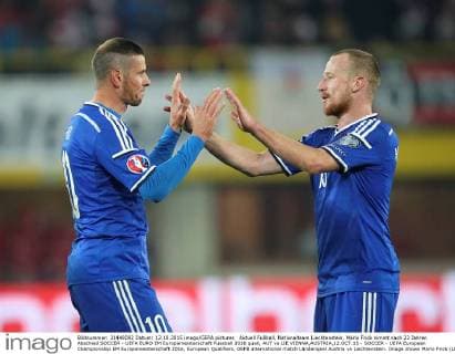 Aktuell Fußball, Nationalteam Liechtenstein, Mario Frick nimmt nach 22 Jahren Abschied SOCCER - UEFA EURO EM Europameisterschaft Fussball 2016 quali, AUT vs LIE VIENNA,AUSTRIA,12.OCT.15 - SOCCER - UEFA European Championship EM Europameisterschaft 2016, European Qualifiers, OEFB international match Länderspiel Austria vs Liechtenstein. Image shows Mario Frick (LIE) and Martin Buechel (LIE). GEPAxpictures xPatrickxLeuk