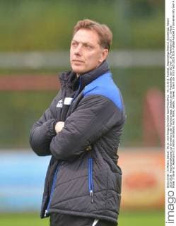 09.10.2015, Fussball, Regionalliga West 2. Bundesliga, Saison 2015 2016, Freundschaftsspiel zur Einweihung der Flutlichtanlage, Stadion an der Poststraße, Verl SC Verl - SC Paderborn 07 1 : 3 Rene Müller (Trainer SC Paderborn 07), Aktion, Einzelbild, Hoch, Mimik, Gestik, Trainer, Coach