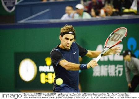 Roger Federer of Switzerland returns a shot to Albert Ramos-Vinolas of Spain in their second round match of the men s singles during the 2015 Shanghai Rolex Masters tennis tournament in Shanghai, China, 13 October 2015. Roger Federer of Switzerland was defeated by Albert Ramos-Vinolas of Spain 1-2 (6-7 6-2 3-6) in their second round match of the men s singles during the 2015 Shanghai Rolex Masters tennis tournament in Shanghai, China, 13 October 2015. Roger Federer kicked out by Albert Ramos-Vinolas at Shanghai Rolex Masters  20151013_13311