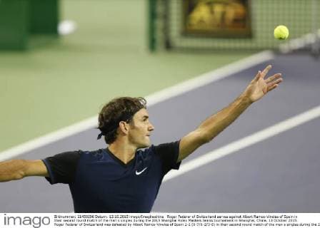 Roger Federer of Switzerland serves against Albert Ramos-Vinolas of Spain in their second round match of the men s singles during the 2015 Shanghai Rolex Masters tennis tournament in Shanghai, China, 13 October 2015. Roger Federer of Switzerland was defeated by Albert Ramos-Vinolas of Spain 1-2 (6-7 6-2 3-6) in their second round match of the men s singles during the 2015 Shanghai Rolex Masters tennis tournament in Shanghai, China, 13 October 2015. Roger Federer kicked out by Albert Ramos-Vinolas at Shanghai Rolex Masters  20151013_13639
