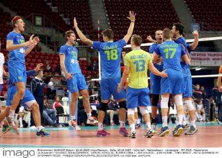 Sofia, 13.10.2015 - Volleyball - Nationalteam - Länderspiel - EM 2015 - Niederlande vs Slowenien - ODLEWEJ JAN KOZAMERNIK , DANIJEL KONCILJA , KLEMEN CEBULJ , JANI KOVACIC , ALEN PAJENK , TIMO URNAUT , MITJA GASPARINI PO WYGRANYM MECZU -  20151013CSJP3078