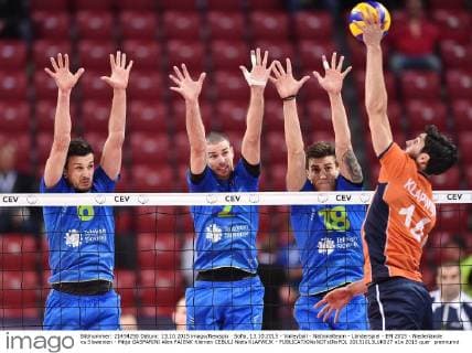 Sofia, 13.10.2015 - Volleyball - Nationalteam - Länderspiel - EM 2015 - Niederlande vs Slowenien - Mitja GASPARINI Alen PAJENK Klemen CEBULJ Niels KLAPWIJK -  20151013LUK027