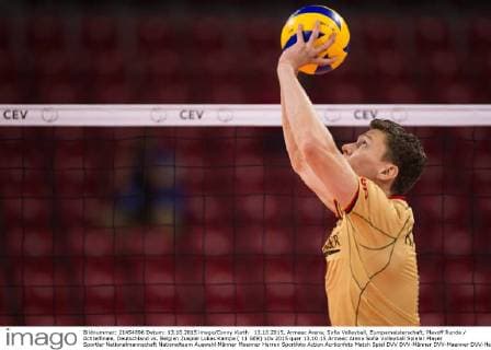 13.10.2015, Armeec Arena, Sofia Volleyball, Europameisterschaft, Playoff Runde Achtelfinale, Deutschland vs. Belgien Zuspiel Lukas Kampa ( 11 GER)