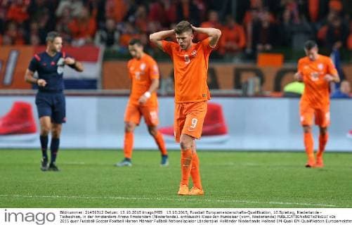 13.10.2015, Fussball Europameisterschafts-Qualifikation, 10.Spieltag, Niederlande - Tschechien, in der Amsterdam-Arena Amsterdam (Niederlande). enttäuscht Klaas-Jan Huntelaar (vorn, Niederlande) 