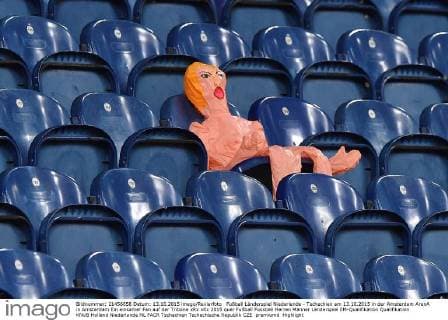 Fußball Länderspiel Niederlande - Tschechien am 13.10.2015 in der Amsterdam ArenA in Amsterdam Ein einsamer Fan auf der Tribüne xRx