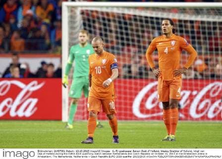 (L-R) goalkeeper Jeroen Zoet of Holland, Wesley Sneijder of Holland, Virgil van Dijk of Holland during the EURO 2016 qualifying match between Netherlands and Czech Republic on October 10, 2015 at the Amsterdam Arena in Amsterdam, The Netherlands. Netherlands v Czech Republic EURO 2016 qualifier 2015 2016 xVIxxIVx 4453790