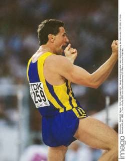 Sergei Bubka fotografiert beim Stabhochsprung der Herren am 23.08.1991 in Tokio. Leichtathletik WM 1991 in Tokio