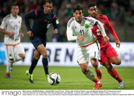 Carlos Vela (Front) of Mexico vies with Gabriel Gomez (R) of Panama during an International Friendly Länderspiel match held at Nemesio Diez Stadium, in Toluca City, capital of the State of Mexico, Mexico, on Oct. 13, 2015. Mexico won 1-0. Pedro Mera) (rhj) (SP)MEXICO-TOLUCA-SOCCER-MEXICO VS PANAMA e PedroxMera 