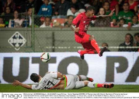 Javier Guemez (DOWN) of Mexico vies with Alberto Quintero of Panama during an International Friendly Länderspiel match held at Nemesio Diez Stadium, in Toluca City, capital of the State of Mexico, Mexico, on Oct. 13, 2015. Mexico won 1-0. Pedro Mera) (rhj) (SP)MEXICO-TOLUCA-SOCCER-MEXICO VS PANAMA e PedroxMera 