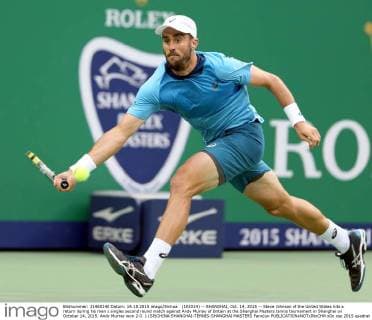 (151014) -- SHANGHAI, Oct. 14, 2015 -- Steve Johnson of the United States hits a return during his men s singles second round match against Andy Murray of Britain at the Shanghai Masters tennis tournament in Shanghai on October 14, 2015. Andy Murray won 2-0. ) (SP)CHINA-SHANGHAI-TENNIS-SHANGHAI MASTERS FanxJun 