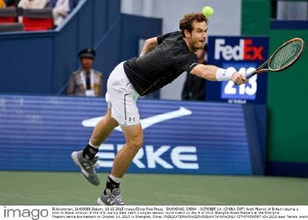 SHANGHAI, CHINA - OCTOBER 14: (CHINA OUT) Andy Murray of Britain returns a shot to Steve Johnson of the U.S. during their men s singles second round match on day 4 of 2015 Shanghai Rolex Masters at the Shanghai Masters tennis tournament on October 14, 2015 in Shanghai, China.  CFP474334567 