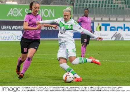 v.li.: Jelena Marenic (ZFK Spartak Subotica, 18) im Zweikampf mit Zsanett Jakabfi (VfL Wolfsburg, 3), Fussball, UEFA Women s Champions League, VfL Wolfsburg - ZFK Spartak Subotica, xobx