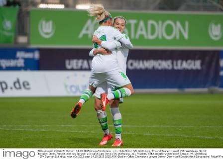 v.li.: Julia Simic (VfL Wolfsburg, 31) und Zsanett Jakabfi (VfL Wolfsburg, 3) mit Torjubel, Jubel, Freude über das Tor zum 2:0 durch Julia Simic (VfL Wolfsburg, 31), Fussball, UEFA Women s Champions League, VfL Wolfsburg - ZFK Spartak Subotica, xobx