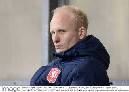 v.li.: Trainer Arjan Veurink (Coach, FC Twente Enschede) Einzelbild, Aktion, Action Porträt, Portrait, Fussball, UEFA Women s Champions League, FC Bayern München - FC Twente Enschede, xslx