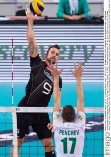 14.10.2015, Armeec Arena, Sofia Volleyball, Europameisterschaft, Viertelfinale, Deutschland vs. Bulgarien Angriff Georg György Gyoergy Grozer ( 9 GER) - Block Nikolay Penchev ( 17 BUL)