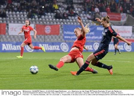 v.li.: Stephanie van der Gragt (FC Twente Enschede, 3) kann die Flanke von Vivianne Miedema (FC Bayern München, FCB, 10) die zum 1:1 führt nicht verhindern , Fussball, UEFA Women s Champions League, FC Bayern München - FC Twente Enschede, xslx