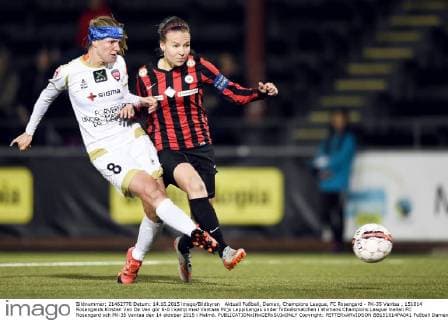 Aktuell Fußball, Damen, Champions League, FC Rosengard - PK-35 Vantaa , 151014 Rosengards Kirsten Van De Ven gör 6-0 i kamp med Vantaas Pirjo Leppikangas under fotbollsmatchen i Womens Champions League mellan FC Rosengard och PK-35 Vantaa den 14 oktober 2015 i Malmö.  Copyright: PETTERxARVIDSON BB151014PA041