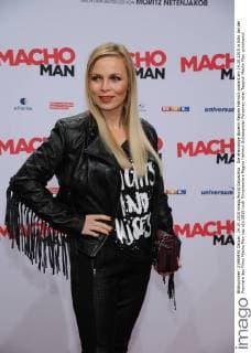 Die ehemalige Boxerin Regina Halmich posiert am 14.10.2015 in Köln bei der Premiere des Films Macho Man