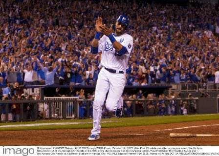 October 14, 2015: Alex Rios 15 celebrates after scoring on a sacrifice fly from Ben Zobrist 18 of the Kansas City Royals in the fifth inning during Game 5 of the Divisional Series Playoff between the Houston Astros and the Kansas City Royals at Kauffman Stadium in Kansas City, MO. MLB Baseball Herren USA 2015: Astros vs Royals OCT 14 - ZUMAc04_
