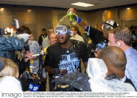 October 14, 2015: Kansas City Royals celebrate in the locker room after defeating the Houston Astros in Game 5 of the Divisional Series Playoff between the Houston Astros and the Kansas City Royals at Kauffman Stadium in Kansas City, MO. MLB Baseball Herren USA 2015: Astros vs Royals OCT 14 - ZUMAc04_