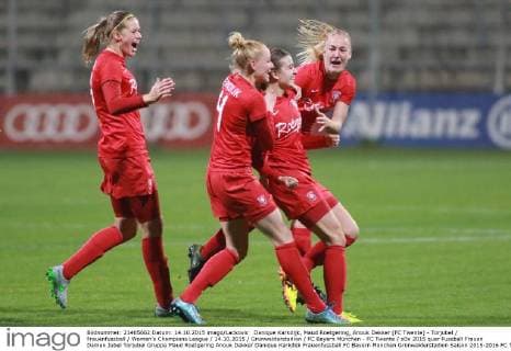 Danique Karkdijk, Maud Roetgering, Anouk Dekker (FC Twente) - Torjubel Frauenfussball Women’s Champions League 14.10.2015 Grünwalderstadion FC Bayern München - FC Twente
