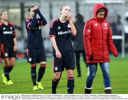 Vivianne Miedema und Co. (FC Bayern München) - Enttäuschung am Spielende Frauenfussball Women’s Champions League 14.10.2015 Grünwalderstadion FC Bayern München - FC Twente