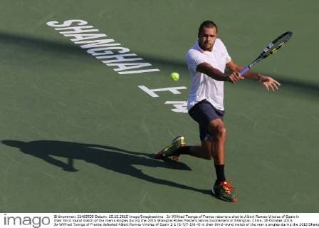 Jo-Wilfried Tsonga of France returns a shot to Albert Ramos-Vinolas of Spain in their third round match of the men s singles during the 2015 Shanghai Rolex Masters tennis tournament in Shanghai, China, 15 October 2015. Jo-Wilfried Tsonga of France defeated Albert Ramos-Vinolas of Spain 2-1 (6-7 7-5 6-4) in their third round match of the men s singles during the 2015 Shanghai Rolex Masters tennis tournament in Shanghai, China, 15 October 2015. Jo-Wilfried Tsonga defeats Albert Ramos-Vinolas at Shanghai Rolex Masters  20151015_63755