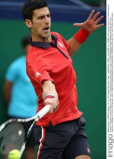 SHANGHAI, CHINA - OCTOBER 15: (CHINA OUT) Novak Djokovic of Serbia returns a shot to Feliciano Lopez of Spain in their men s singles third round match on day 5 of 2015 Shanghai Rolex Masters at Qi Zhong Tennis Center on October 15, 2015 in Shanghai, China.  CFP474382099 