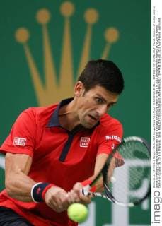 SHANGHAI, CHINA - OCTOBER 15: (CHINA OUT) Novak Djokovic of Serbia returns a shot to Feliciano Lopez of Spain in their men s singles third round match on day 5 of 2015 Shanghai Rolex Masters at Qi Zhong Tennis Center on October 15, 2015 in Shanghai, China.  CFP474382106 
