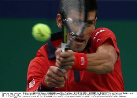 SHANGHAI, CHINA - OCTOBER 15: (CHINA OUT) Novak Djokovic of Serbia returns a shot to Feliciano Lopez of Spain in their men s singles third round match on day 5 of 2015 Shanghai Rolex Masters at Qi Zhong Tennis Center on October 15, 2015 in Shanghai, China.  CFP474382109 