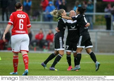 Rückspiel im Sechzehntelfinale der UEFA Women s Champions League: 1. FFC Frankfurt gegen Standard Lüttich am Donnerstag (15.10.2015) im Stadion am Brentanobad in Frankfurt am Main. Jubel nach 1:0 durch Mandy Islacker (1. FFC Frankfurt,M), links Kathrin Hendrich (1. FFC Frankfurt), rechts Yuki Ogimi (1. FFC Frankfurt).