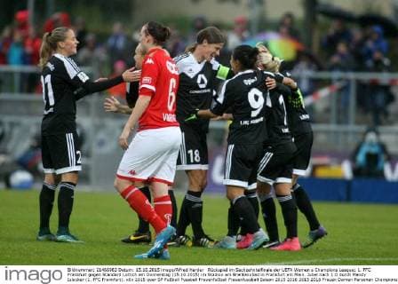 Rückspiel im Sechzehntelfinale der UEFA Women s Champions League: 1. FFC Frankfurt gegen Standard Lüttich am Donnerstag (15.10.2015) im Stadion am Brentanobad in Frankfurt am Main. Jubel nach 1:0 durch Mandy Islacker (1. FFC Frankfurt).