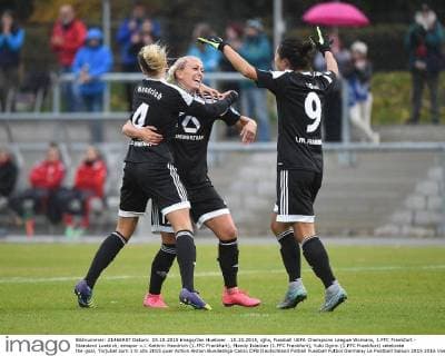 15.10.2015, xjhx, Fussball UEFA Champions League Womans, 1.FFC Frankfurt - Standard Luettich, emspor v.l. Kathrin Hendrich (1.FFC Frankfurt), Mandy Islacker (1.FFC Frankfurt), Yuki Ogimi (1.FFC Frankfurt) celebrate the goal, Torjubel zum 1:0