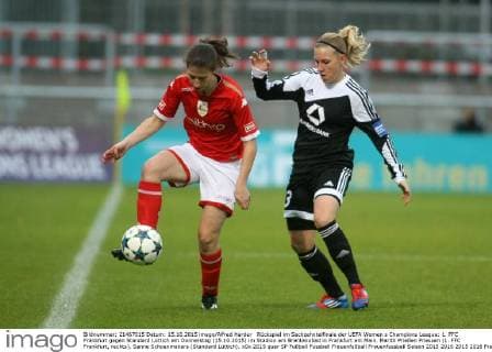 Rückspiel im Sechzehntelfinale der UEFA Women s Champions League: 1. FFC Frankfurt gegen Standard Lüttich am Donnerstag (15.10.2015) im Stadion am Brentanobad in Frankfurt am Main. Marith Prießen Priessen (1. FFC Frankfurt, rechts), Sanne Schoenmakers (Standard Lüttich).