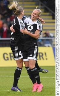 15.10.2015, xblx, Fussball UEFA Champions League Womans, 1.FFC Frankfurt - Standard Lüttich, v.l. Mandy Islacker (1.FFC Frankfurt), Goal scored, Tor zum 1:0 durch Mandy Islacker (1.FFC Frankfurt), celebrate the goal, Torjubel