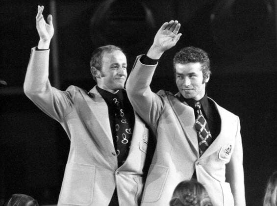 Olympische Winterspiele in Innsbruck, Bobsport, Siegerehrung Zweierbob: Sieger Bernhard Germeshausen (li.) und Meinhard Nehmer (DDR)