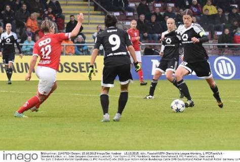 15.10.2015, xblx, Fussball UEFA Champions League Womans, 1.FFC Frankfurt - Standard Lüttich, v.l. Julie Gregoire (Standard Luettich), Yuki Ogimi (1.FFC Frankfurt), Kerstin Garefrekes (1.FFC Frankfurt), Goal scored, Tor zum 2:0 durch Kerstin Garefrekes (1.FFC Frankfurt)