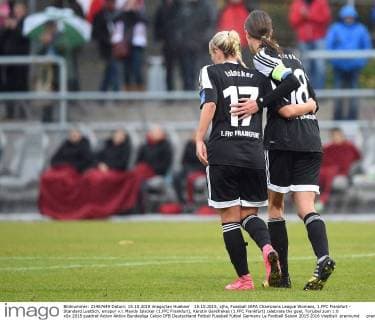 15.10.2015, xjhx, Fussball UEFA Champions League Womans, 1.FFC Frankfurt - Standard Luettich, emspor v.l. Mandy Islacker (1.FFC Frankfurt), Kerstin Garefrekes (1.FFC Frankfurt) celebrate the goal, Torjubel zum 1:0
