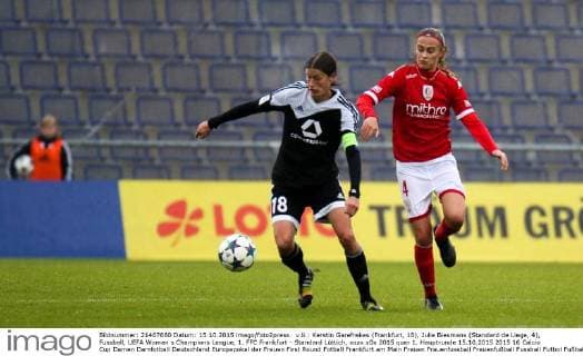 v.li.: Kerstin Garefrekes (Frankfurt, 18), Julie Biesmans (Standard de Liege, 4), Fussball, UEFA Women s Champions League, 1. FFC Frankfurt - Standard Lüttich, xozx