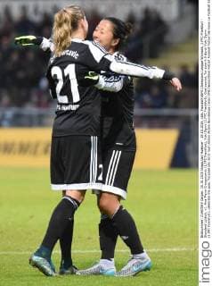 15.10.2015, xblx, Fussball UEFA Champions League Womans, 1.FFC Frankfurt - Standard Lüttich, v.l. Ana-Maria Crnogorcevic (1.FFC Frankfurt), Yuki Ogimi (1.FFC Frankfurt), Goal scored, Tor zum 4:0 durch Yuki Ogimi (1.FFC Frankfurt), celebrate the goal, Torjubel