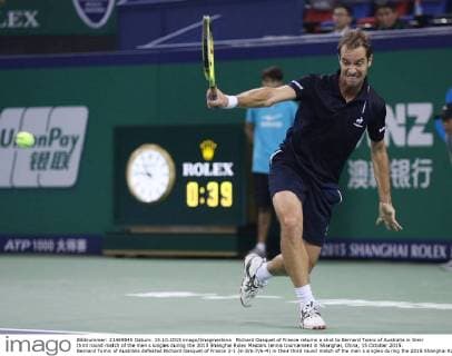 Richard Gasquet of France returns a shot to Bernard Tomic of Australia in their third round match of the men s singles during the 2015 Shanghai Rolex Masters tennis tournament in Shanghai, China, 15 October 2015. Bernard Tomic of Australia defeated Richard Gasquet of France 2-1 (6-3 6-7 6-4) in their third round match of the men s singles during the 2015 Shanghai Rolex Masters tennis tournament in Shanghai, China, 15 October 2015. Bernard Tomic defeats Richard Gasquet at Shanghai Rolex Masters  20151015_14093