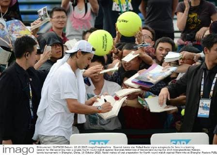 Spanish tennis star Rafael Nadal signs autographs for fans in a training session for the upcoming men s singles fourth round match against Stanislas Wawrinka of Switzerland during the 2015 Shanghai Rolex Masters tennis tournament in Shanghai, China, 16 October 2015. Nadal makes all-out preparation for fourth round match against Wawrinka at Shanghai Masters  20151016_48734