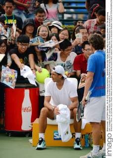Spanish tennis star Rafael Nadal rests in a training session for the upcoming men s singles fourth round match against Stanislas Wawrinka of Switzerland during the 2015 Shanghai Rolex Masters tennis tournament in Shanghai, China, 16 October 2015. Nadal makes all-out preparation for fourth round match against Wawrinka at Shanghai Masters  20151016_08467