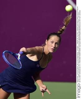 (151016) -- TIANJIN, Oct. 16, 2015 -- Bojana Jovanovski of Serbia serves during the women s singles quarterfinal match against Kristina Mladenovic of France at the Tianjin Open tennis tournament in Tianjin, north China, Oct. 16, 2015. Jovanovski won 2-1. ) (SP)CHINA-TIANJIN-TENNIS YuexYuewei 