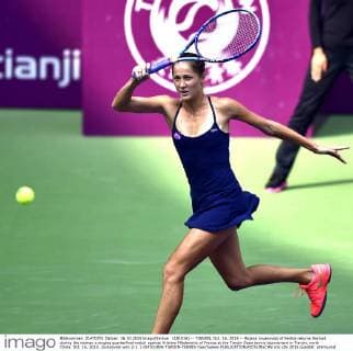 (151016) -- TIANJIN, Oct. 16, 2015 -- Bojana Jovanovski of Serbia returns the ball during the women s singles quarterfinal match against Kristina Mladenovic of France at the Tianjin Open tennis tournament in Tianjin, north China, Oct. 16, 2015. Jovanovski won 2-1. ) (SP)CHINA-TIANJIN-TENNIS YuexYuewei 