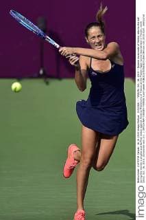 (151016) -- TIANJIN, Oct. 16, 2015 -- Bojana Jovanovski of Serbia returns the ball during the women s singles quarterfinal match against Kristina Mladenovic of France at the Tianjin Open tennis tournament in Tianjin, north China, Oct. 16, 2015. Jovanovski won 2-1. ) (SP)CHINA-TIANJIN-TENNIS YuexYuewei 