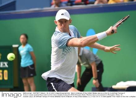 Kevin Anderson of the United States returns a shot to Jo-Wilfried Tsonga of France in their quarter-final match of the men s singles during the 2015 Shanghai Rolex Masters tennis tournament in Shanghai, China, 16 October 2015. Jo-Wilfried Tsonga of France defeated Kevin Anderson of the United States 2-1 (7-6 5-7 6-4) in their quarter-final match of the men s singles during the 2015 Shanghai Rolex Masters tennis tournament in Shanghai, China, 16 October 2015. Jo-Wilfried Tsonga eliminates Kevin Anderson at Shanghai Rolex Masters  20151016_32386