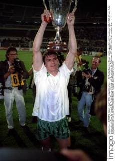 SV Werder Bremen, Sieger des Europapokals der Pokalsieger 1991 1992, Wynton Rufer präsentiert die Trophäe